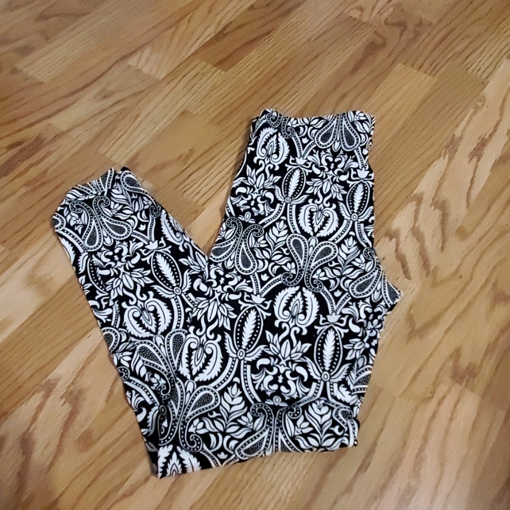 Black and white leggings